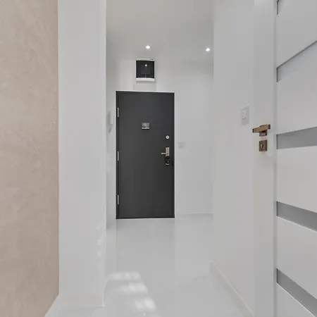 Apartment Elegant 1br With Ac Bratislava